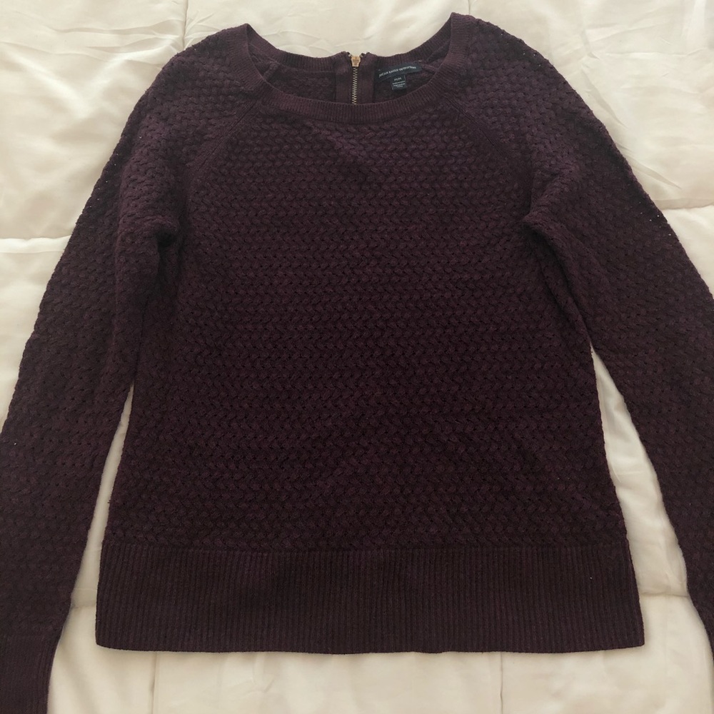 American Eagle maroon sweater